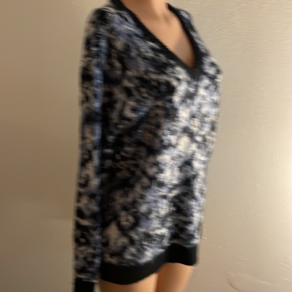 Liverpool Los Angeles Womens V-Neck Sweater in Abstract Blue NEW Large  New Tag - Picture 14 of 16